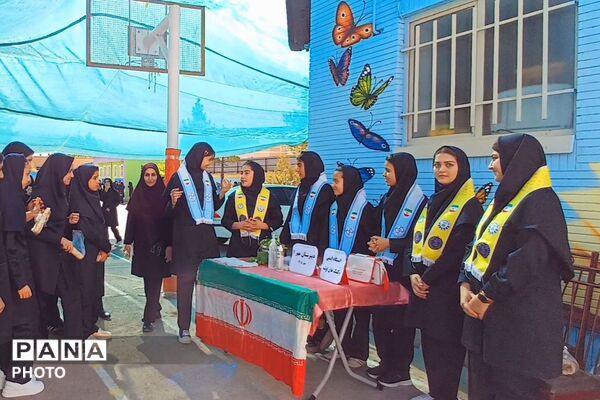 سه ایستگاه سلامت در زنگ تفریح  دبیرستان مهر نیشابور 