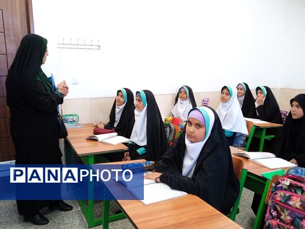 بازدید مسئولان آموزش و پرورش استان یزد از واحدهای آموزشی خاتم 