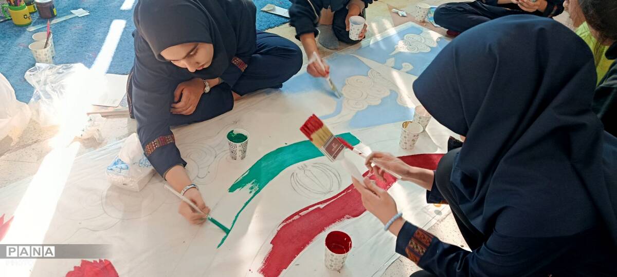 نقاشی همگانی«ایران سرافراز» دانش‌آموزان دبیرستان شهید تیمسار فلاحی ناحیه 1 کرج
