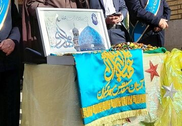 خادمان مسجد مقدس جمکران نیمه‌شعبان را به مدرسه توحید آوردند