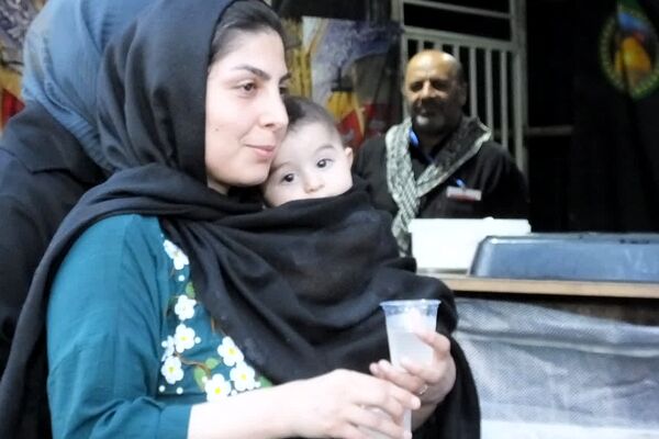 از نگاه معصوم کودک تا اشک پیرمرد؛ روایت عاشقی در موکب «عشاق‌الحسین»