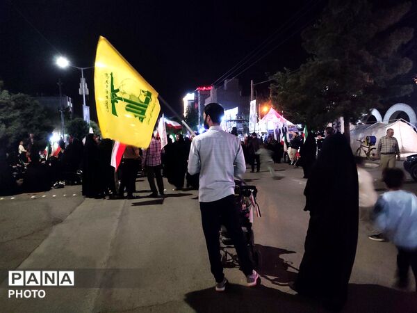 تجمع خودجوشانه مردم برای خونخواهی رهبر شهید