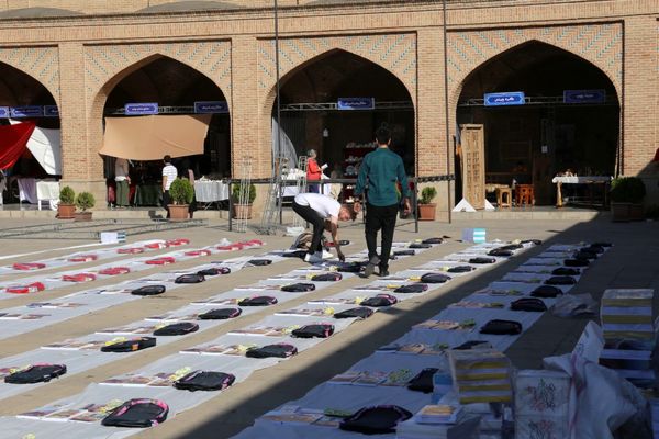 توزیع ۴۰۰ بسته لوازم تحریر برای دانش‌آموزان نیازمند در تبریز