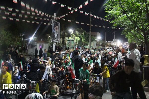 حضور پرشور نونهالان در رژه امام‌زمانی قیامدشت 