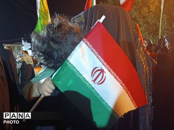 حضور پرشور مردم حاجی‌آباد در آیین‌ گرامیداشت شهدای انقلاب و دانش‌آموزان شجره طیبه