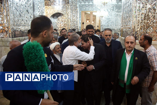 حضور معاون اول رئیس جمهور در جمع زائران حرم کریمه اهل بیت(س)