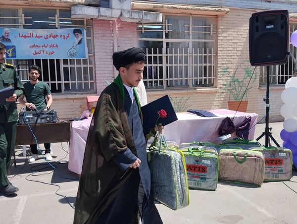تجلیل از معلمان نمونه در مدرسه تقوا مشهد