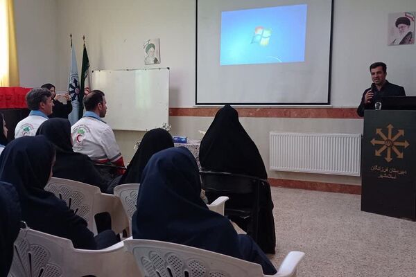 تجلیل از دانش‌آموزان برگزیده استانی طرح دادرس دبیرستان فرزانگان یک اسلامشهر