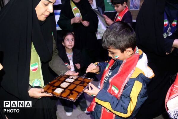 مراسم سازمان دانش‌آموزی فاروج به یاد دانش‌آموزان شهید میناب