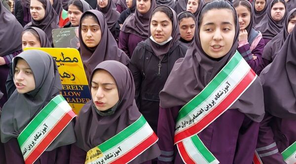 زنگ انقلاب در مدرسه پروین اعتصامی املش طنین انداز شد