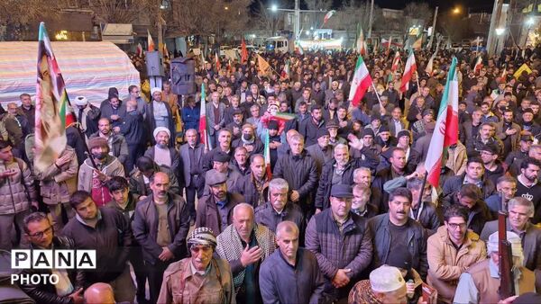 تجمع مردم دلفان امشب رنگ و بوی دیگری داشت