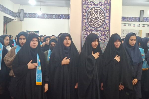 شکوه انقلاب در جشن باشکوه دهه فجر مدرسه نمونه دولتی ارشاد قرچک