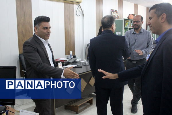 بازدید سرزده نوروزی مدیرکل آموزش و پرورش استان بوشهر از دوایر مختلف اداره‌کل