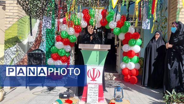 آیین نمادین نواختن زنگ مهر و مقاومت در دبیرستان حضرت معصومه(س) شهرستان فیروزکوه 