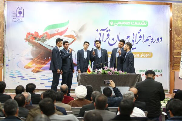 نشست صمیمی هم‌افزایی مربیان قرآنی استان خراسان رضوی