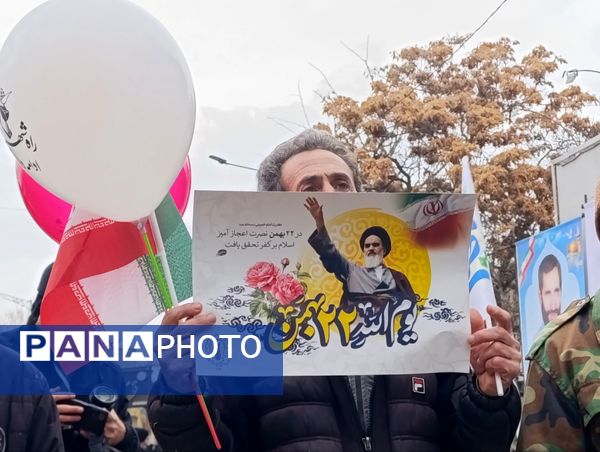 حضور چشمگیر مردم بجنورد در راهپیمایی ۲۲ بهمن