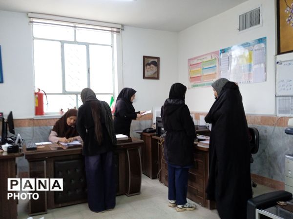 اعلام نتایج امتحانات نوبت اول دبیرستان عزت طلایی به والدین دانش آموزان 