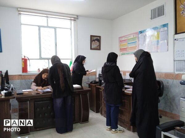 اعلام نتایج امتحانات نوبت اول دبیرستان عزت طلایی به والدین دانش آموزان 