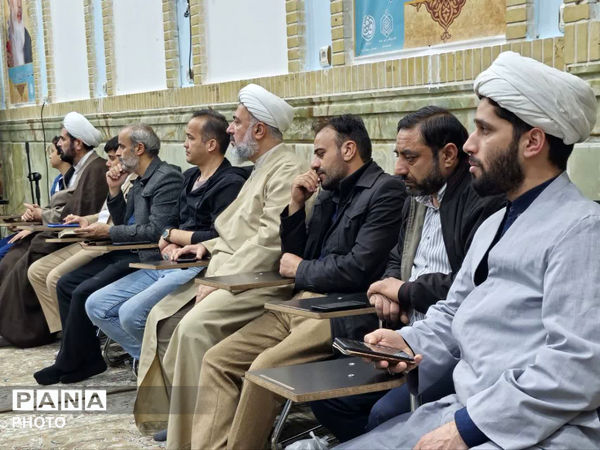 آیین جزءخوانی نوجوانان قمی در بقعه ابن بابویه 