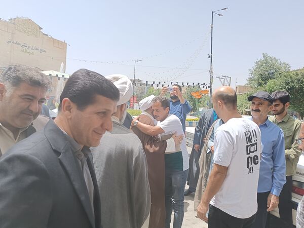 بازگشت امام جمعه از سفر مکه و استقبال گرم مردم فارسان