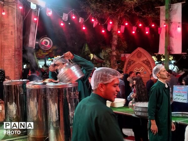 خدمت‌رسانی چایخانه حضرت زهرا(س) در دویست‌ و شانزدهمین شب اجتماعات نیشابور