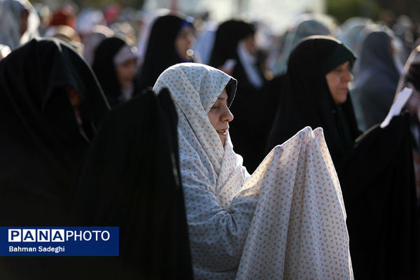 نماز عید فطر - امامزاده پنج تن لویزان