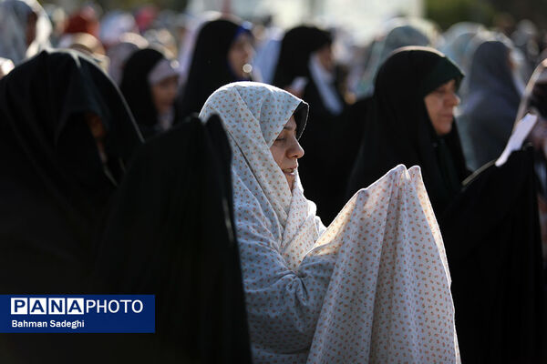 نماز عید فطر - امامزاده پنج تن لویزان