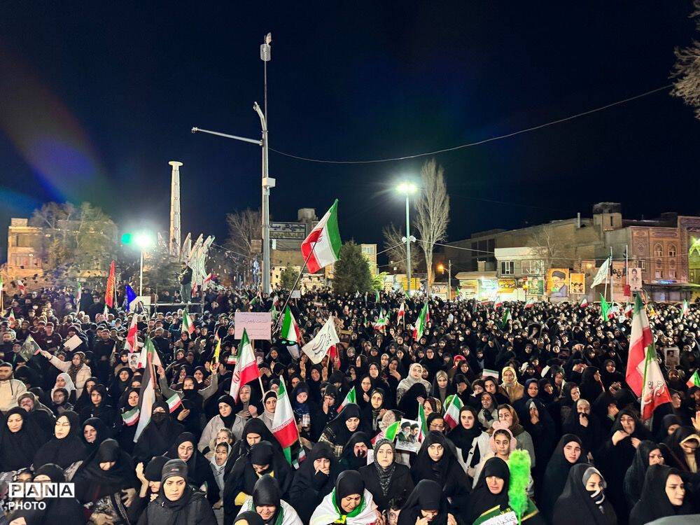 اجتماع شبانه منتظران در قروه؛ قرائت دعای استغاثه به امام زمان (عج) همزمان با سراسر کشور
