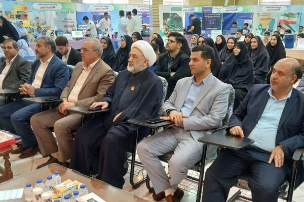 برگزاری نمایشگاه دستاوردهای دانش آموزان دخترانه دبیرستان حکمت ناحیه دو شهرری 