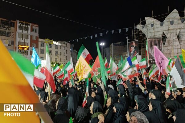 نیمکتی برای رفاقت با شهدا