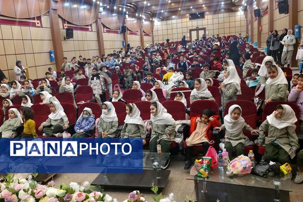 برگزاری سیرک لی‌لی پوت‌ها در اداره آموزش و پرورش رباط‌کریم