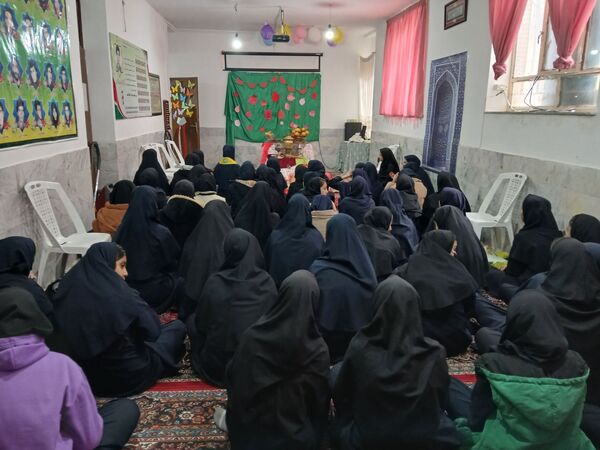 بزرگداشت شب یلدا آیین کهن ایرانی در آموزشگاه مرحوم صفری شهرستان خلیل‌آباد 