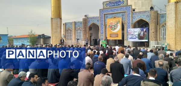 نماز عید بندگی، در جوار امامزاده سید صلاح الدین محمد اقامه شد