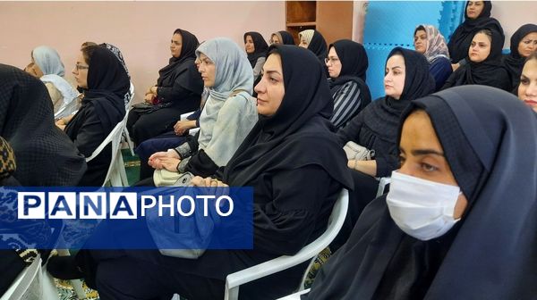  جلسه انجمن اولیا و مربیان در دبیرستان فرهنگیان ناحیه ۷مشهد 