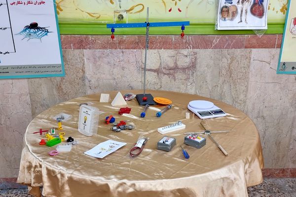 برپایی نمایشگاه صنایع آموزشی و فناوری‌های نوین در دبستان علوی 