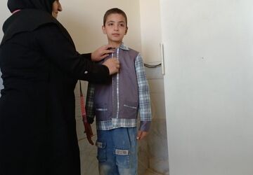 اندازه‌گیری لباس فرم در دبستان امید انقلاب وردنجان 