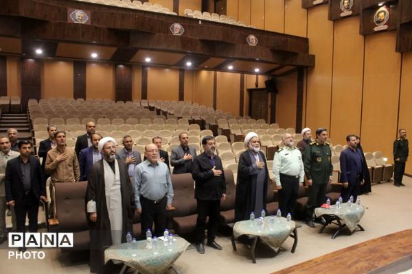 رونمایی از نخستین جلد دانشنامه دفاع مقدس استان قم
