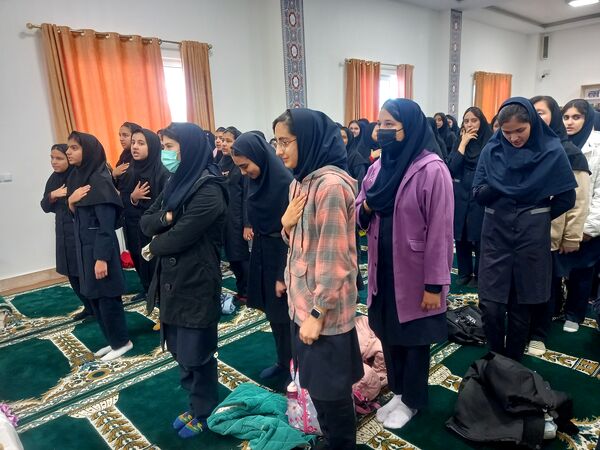 گرامیداشت هفته هوای پاک در دبیرستان دخترانه فرهنگ مرحوم فخرایی