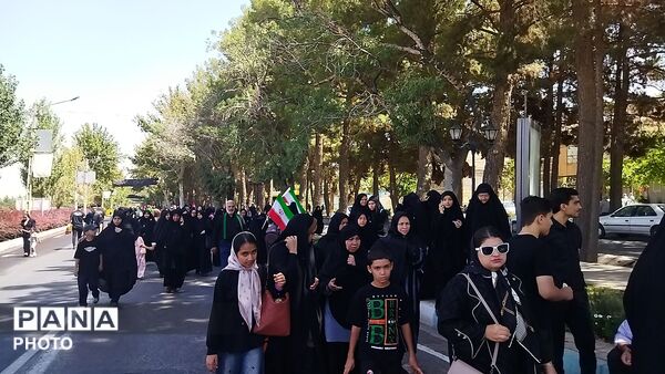 عاشقان حسینی ( ع) به یاد پیاده روی اربعین در نیشابور پیاده روی کردند-۲