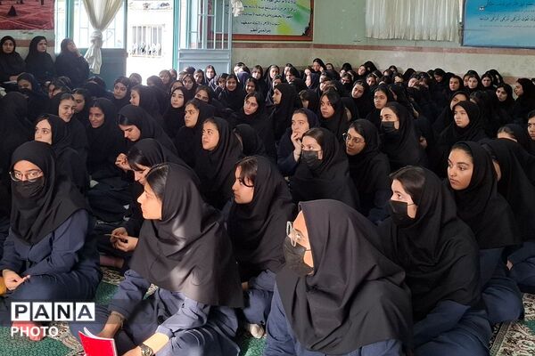 همایش برنامه ریزی درسی و مشاوره تحصیلی در دبیرستان بنت‌الهدی بهارستان دو