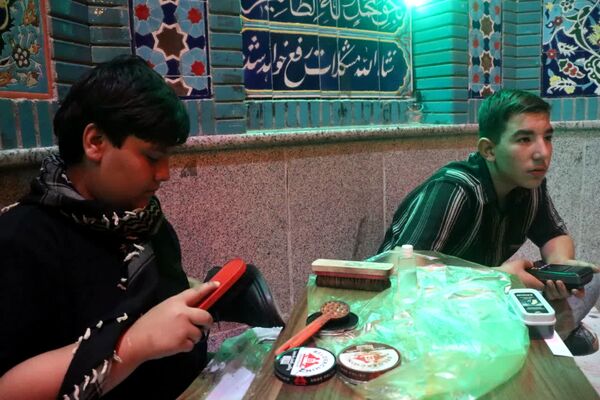 خادمی نوجوانان در عزاداری سید و سالار شهیدان در مشهد