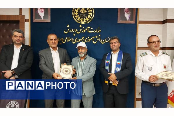 نشست فصلی و توان افزایی مأمورین و مسئولین سازمان دانش‌آموزی شهرستان‌های استان تهران 