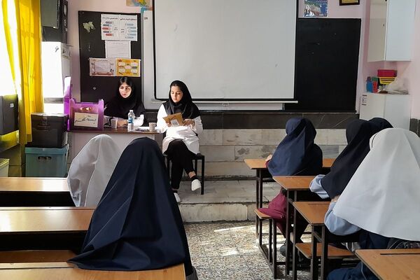 حضور پزشکان خیریه امام حسن عسگری برای غربالگری دانش آموزان دبستان میرشفیعی ها امری جهادی