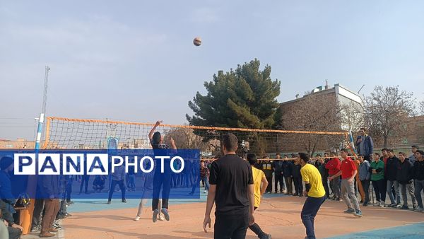 برگزاری فینال مسابقات والیبال گروهی درون مدرسه‌ای در دبیرستان شاهد ابوذر غفاری 