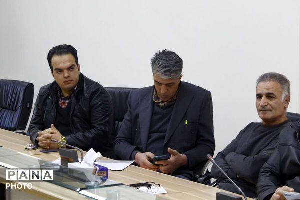 جلسه ستاد تنظیم بازار فیروزکوه برای مدیریت بازار رمضان و نوروز