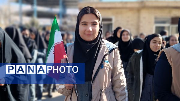  نواخته شدن زنگ انقلاب در مدرسه نمونه الزهرا  یاسوج