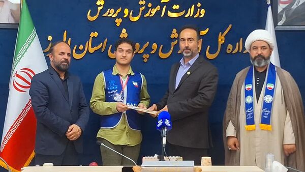 نشست دانش‌آموز خبرنگاران پانا استان البرز با مدیرکل آموزش‌وپرورش به مناسبت روز خبرنگار