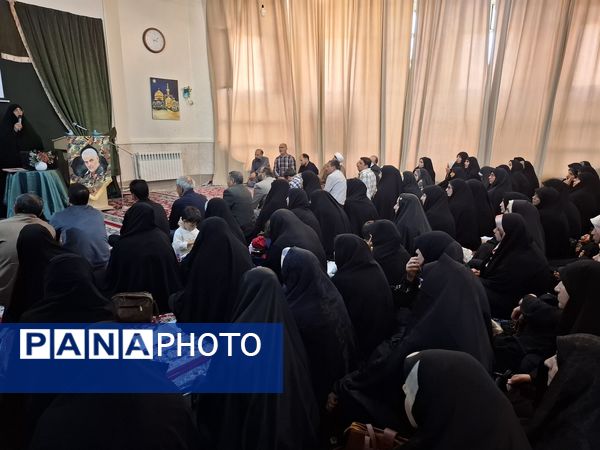 جلسه انجمن اولیا و مربیان در دبیرستان دخترانه امام رضا(ع) واحد ۱۲ 