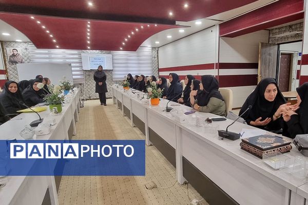 برگزاری کارگاه‌های آموزشی مهارت ارتباط مؤثر و سبک زندگی اسلامی-ایرانی ویژه رابطین امور بانوان منطقه کهریزک 