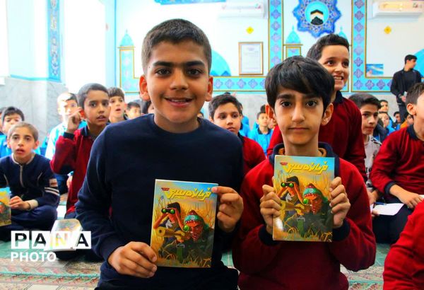 محفل نویسنده کتاب «فرمانده سری» در یزد